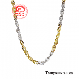 Thông qua món trang sức nhỏ xinh không chỉ tôn vinh những nét đẹp của người phụ nữ mà còn thể hiện cá tính, gu thẩm mỹ riêng biệt.