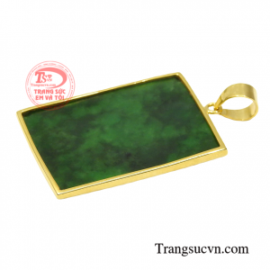 Không những vậy đeo chiếc mặt dây cẩm thạch này còn đem lại nhiều may mắn và bình an đến cho phái mạnh.