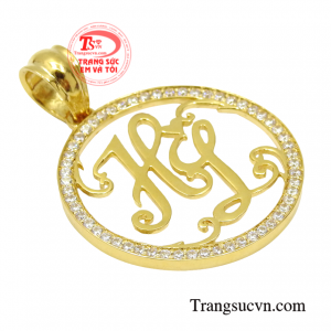 Sản phẩm được chế tác tinh xảo từ công nghệ 3D hiện đại đảm bảo vẻ thời thượng cho người đeo.