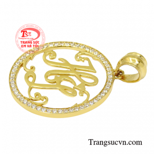 Chiếc mặt dây này sẽ giúp cho sợi dây chuyền bớt đơn điệu và trở nên thu hút và hợp thời trang hơn.