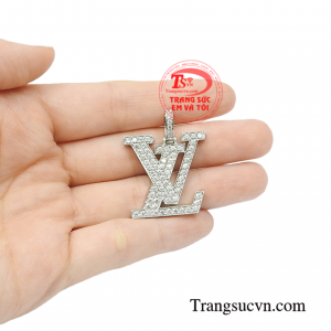 Mặt dây chuyền nam thời trang chất lượng.