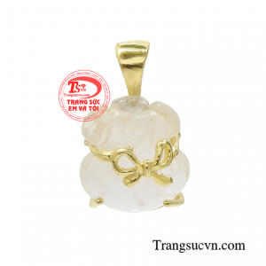 Mặt dây chuyền thạch anh tài lộc với hình dáng túi tiền căng tròn, mặt dây chuyền mang ý nghĩa vật chất đủ đầy, phú quý xa hoa. 