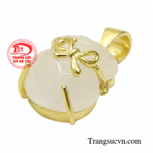 Mặt Dây Chuyền Túi Tiền Đá Phong Thủy được sử dụng như một vật phẩm đắc lực dùng để thu hút tài lộc, nâng cao tài chính cá nhân.