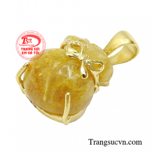 Với linh khí tích tụ trăm ngàn năm trong mặt đá, mặt dây chuyền túi tiền không chỉ giúp loại bỏ năng lượng xấu