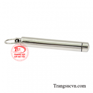Chiếc mặt dây tôn lên sự táo bạo và thu hút của quý ông vừa tạo nên sự bí ẩn quyến rũ cho phái mạnh.