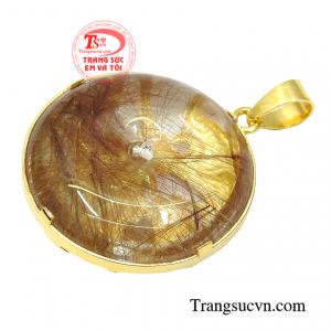 Mặt dây rồng thạch anh tóc phù hợp với mệnh thổ và kim.