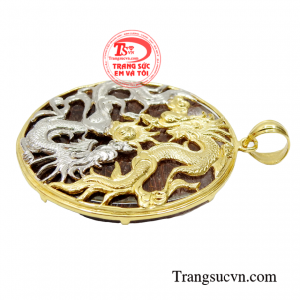 Hình dáng mình dài, thân có nhiều vảy, đầu có sừng, chân có móng vuốt là hình ảnh của sức mạnh tuyệt đối