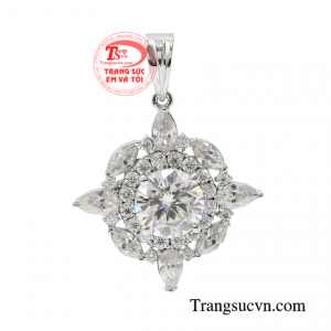 Mặt nữ vàng trắng kiêu sa được chế tác công phu từ vàng 14k và đá moissanite lấp lánh.