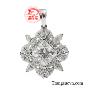 Mặt nữ vàng trắng quý phái thiết kế tinh xảo hiện đang được rất nhiều khách hàng ưa chuộng.