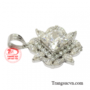 Ngày nay đang có xu hướng đeo trang sức vàng tây.