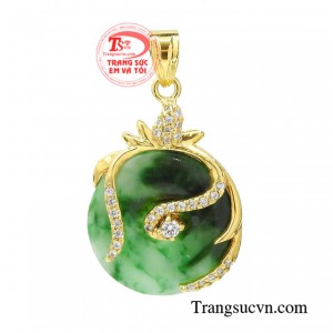 Mặt vàng cẩm thạch quý phái được chế tác kiểu dáng độc đáo mà vẫn giữ được nét nữ tính, sang trọng cho người đeo.