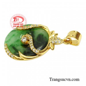 Mặt dây chuyền cẩm thạch bọc vàng 18k giao hàng nhanh trên toàn quốc.