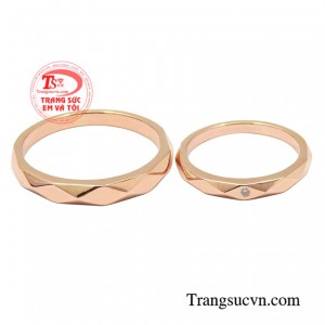 Nhẫn cưới là minh chứng của một tình yêu sâu sắc, ghi dấu niềm hạnh phúc khi bước sang giai đoạn mới đó là hôn nhân.