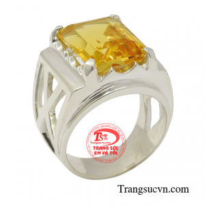 Nhẫn nam bạc Thạch Anh Vàng với ánh vàng rực rỡ đầy năng lượng. 