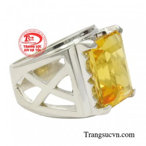 Sử dụng nhẫn thạch anh giúp thu hút nhiều tài lộc, phú quý cho người sở hữu. 