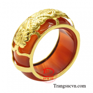 Nhẫn nam rồng vàng may mắn hiện là món trang sức phong thủy được phái mạnh vô cùng ưa chuộng.