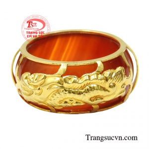 Những người thợ chế tác đã tỉ mỉ làm nên một sản phẩm đầy tinh xảo và sống động hơn.