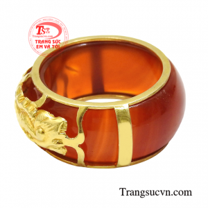 Chiếc nhẫn cũng sẽ là sự lựa chọn hoàn hảo cho các quý ông mệnh hỏa và thổ.