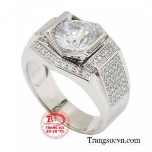 Chiếc nhẫn nổi bật và ấn tượng như một quý ông chuẩn mực có thời trang đơn giản, tinh tế và thời thượng.