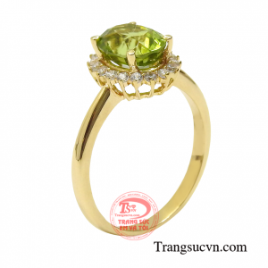 Nhẫn nữ peridot yêu kiều dành tặng cho những cô gái yêu thích sự nhẹ nhàng, nữ tính.