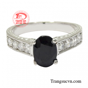 Mang trong mình một vẻ đẹp hoàng gia sapphire luôn là sự lựa chọn hàng đầu của giới chơi đá.