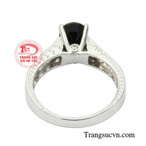 Nhẫn nữ sapphire trang nhã thanh toán an toàn.