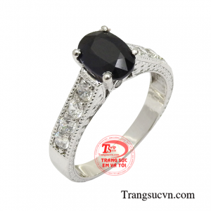 Nhẫn nữ vàng đá sapphire nhận đặt chế tác theo yêu cầu.
