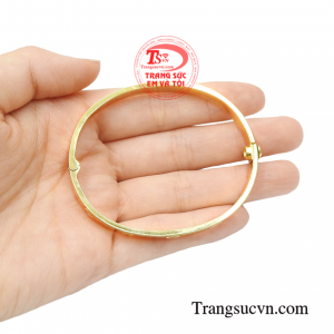 Vòng tay vàng tây thời thượng chất lượng.