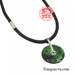 Ngoài đem lại may mắn trong phong thủy, sản phẩm còn giúp người đeo thêm phần ấn tượng, thần thái và đầy uy quyền.