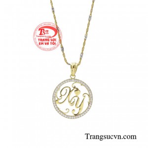 Bộ dây chuyền được thiết kế theo tên khách hàng đang được ưa chuộng tại Trang Sức Em Và Tôi. 
