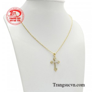 Bộ dây chuyền được kết hợp cùng mặt thánh giá và dây chuyền vàng cao cấp tạo nên sự hài hòa cho sản phẩm.