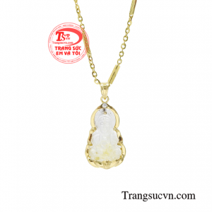 Không những vậy khi đeo bộ dây chuyền quan âm còn giúp con người ta trở nên điềm tĩnh, nhẫn nại và sống đầy vị tha.