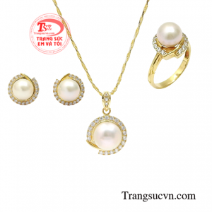 Bộ trang sức ngọc trai cao sang hiện đang đang được rất nhiều khách hàng ưa chuộng.