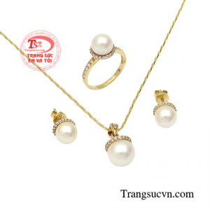 Bộ sản phẩm có sắc trắng tượng trưng có sự an lành, sức khỏe, sự cân bằng.