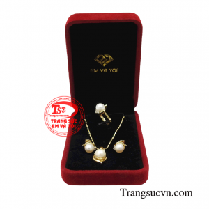 Đây sẽ là món quà tuyệt vời giúp mọi cô gái toát lên thần thái cao quý cùng vẻ ngoài thanh tú dịu dàng.