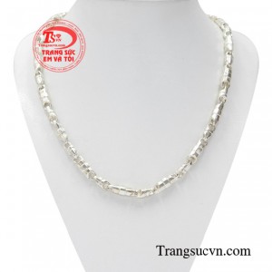 Dây bạc nam thời thượng được chạm khắc độc đáo đem đến vẻ điển trai cho nam giới.