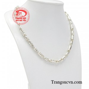 Sản phẩm mang đến khí chất của một người đàn ông bụi bặm phong trần.