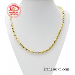 Dây chuyền nam vàng tây cuốn hút với thiết kế đơn giản rất được phái mạnh ưa chuộng.