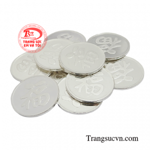 Ngoài ra khi để đồng xu bạc trong ví tiền cũng giúp thu hút tiền bạc, phong thủy vượng khí.