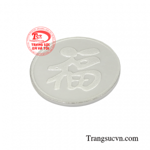 Đồng xu bạc được sử dụng để đánh gió cho những người bị cảm mạo, giúp đẩy các độc tố ra khỏi cơ thể một cách nhanh nhất.