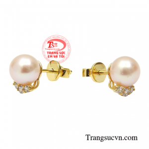 Với kiểu dáng sang trọng, toát lên vẻ đẹp của người phụ nữ thanh lịch xen chút đáng yêu.