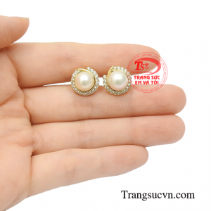 Đôi hoa tai ngọc trai vàng tây nhận đặt chế tác theo yêu cầu.