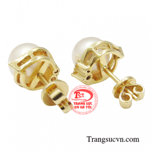 Tặng trang sức ngọc trai cho ai đó với ý nghĩa trân trọng mối quan hệ bền lâu. 