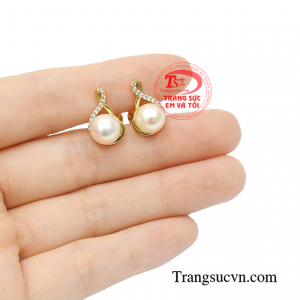 Hoa tai ngọc trai yêu kiều đảm bảo chất lượng.