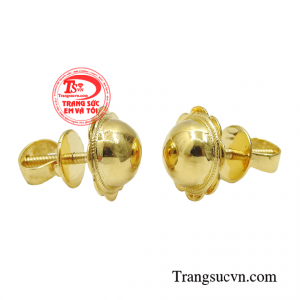 Một đôi bông tai chất lượng cao phải đạt đủ các tiêu chí về kiểu dáng, chất liệu và tính thẩm mỹ.