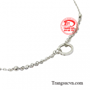 Sản phẩm thích hợp với nhiều kiểu trang phục với mọi hoàn cảnh khác nhau tạo nên phong cách riêng cho các quý cô hiên đại. 