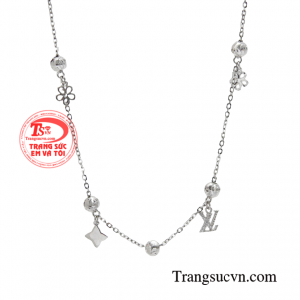 Chiếc lắc tay phù hợp với những cô gái yêu thích sự bay bổng, trang nhã.