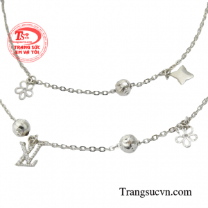 Mỗi cuộc hẹn, mỗi một sự kiện quan trọng chỉ cần có trên mình chiếc lắc chân này thì trông bạn đã thực sự quyến rũ và gợi cảm theo phong cách riêng của bản thân mình.