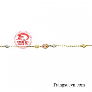 Chẳng những vậy chiếc lắc chân này còn giúp bộ trang phục của bạn trở nên cao cấp hiện đại hơn trong mắt người đối diện.