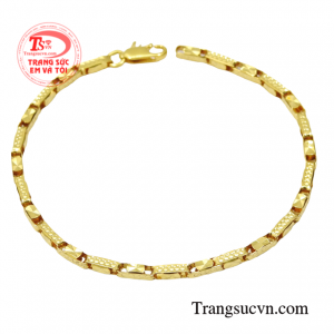 Không chỉ vậy chiếc lắc tay này còn dễ dàng phối với nhiều kiểu trang phục giúp người đeo thời trang hơn.